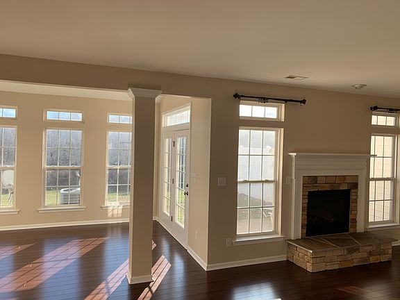 4th image of 131 S Arcadian Way