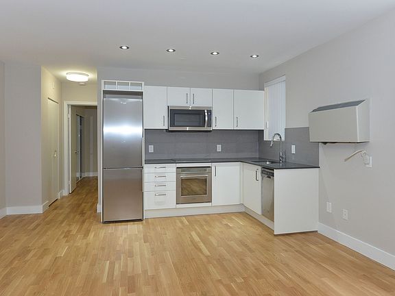 3rd image of 81 Isabella St #683114