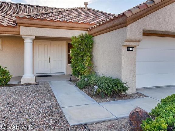 4th image of 2812 Golf Links Dr