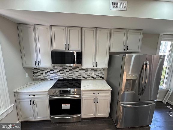 5th image of 1358 Valley Pl SE