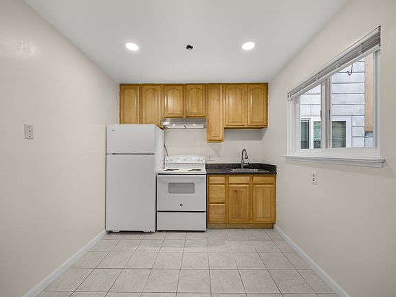 4th image of 142 22nd Ave #1102R