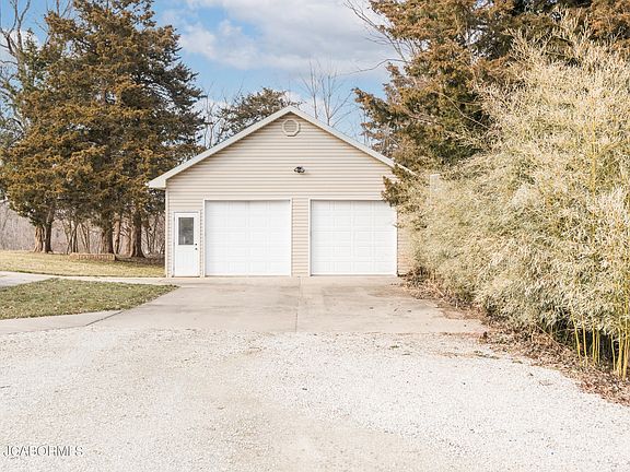3rd image of 7718 Henwick Ln