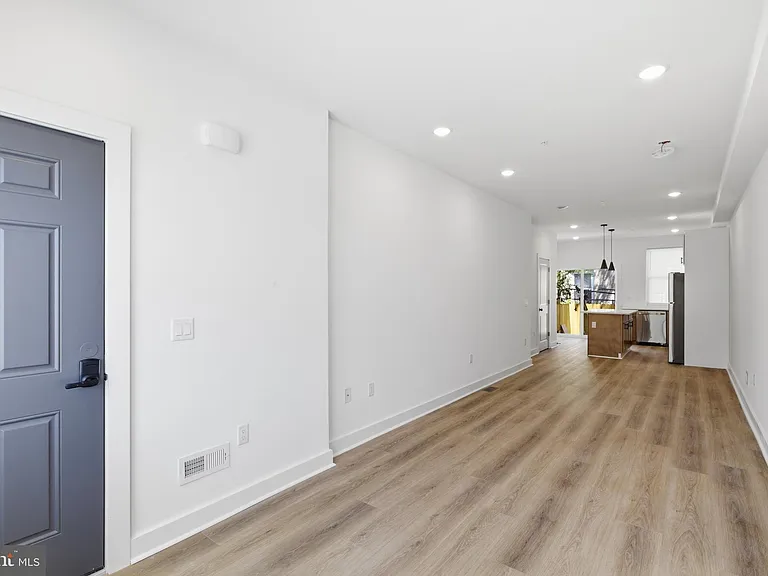 617 W Cumberland St #1 — Photo 3