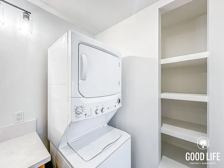 729-731 Reef Dr — Photo 6