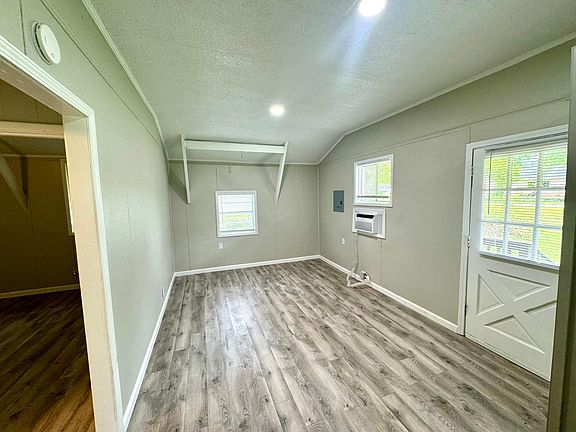 4th image of 300 Bundrum Dr NW