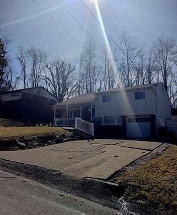 2nd image of 220 Chestershire Dr