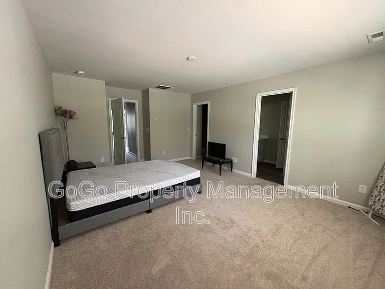 133 Marthawood Ln #1 — Photo 11