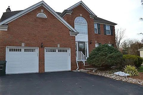 2nd image of 6 Crestwood St