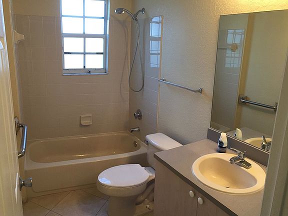 4th image of 1912 Belmont Ln #1