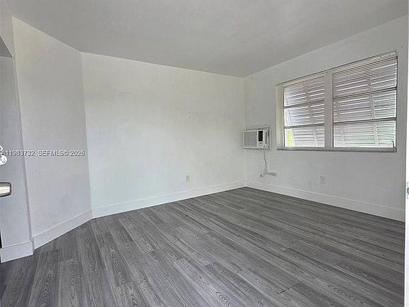 4th image of 71 Esplanade Dr #D