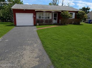 19 Sherwood Court, Toms River, NJ 08757