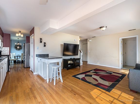 4th image of 1893 Isle Royal Ln