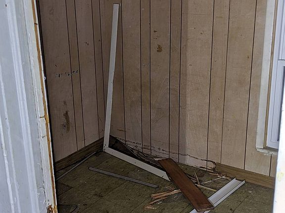 3rd image of 608 Catherine St