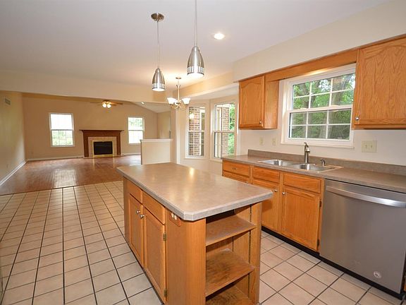 3rd image of 3316 Woodside Dr