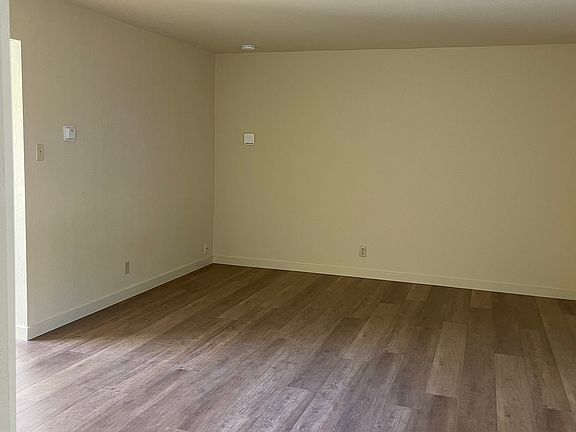 4th image of 661 Baden Ave #3