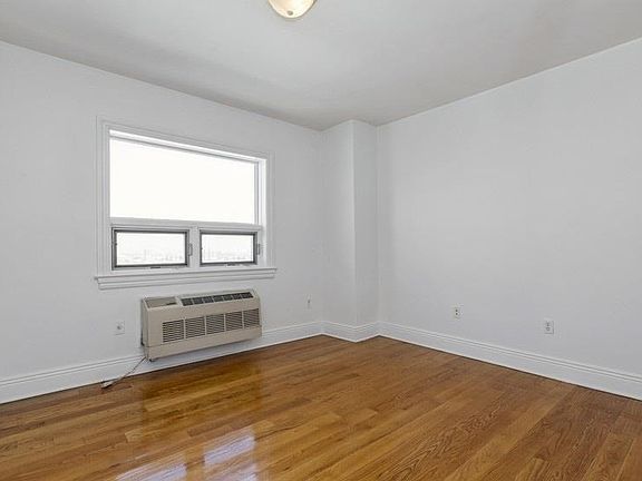 3rd image of 809-815 22nd St #602