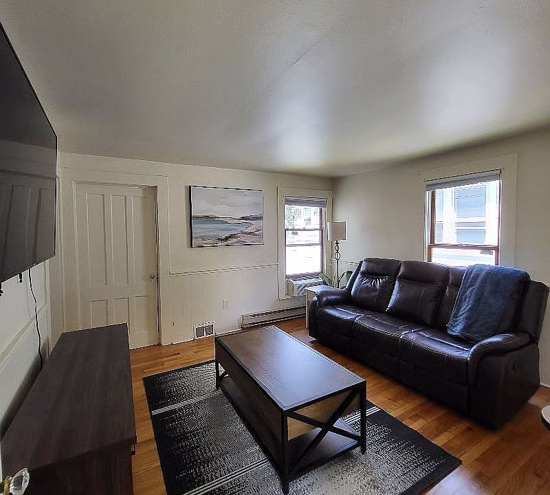 1st image of 423 Schuyler St #3
