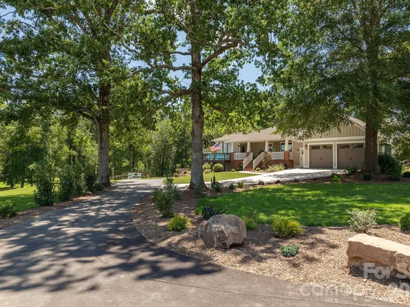 16 School House Rd, Mills River, NC 28759