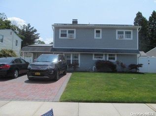 54 Tiptop Ln, Hicksville, NY 11801