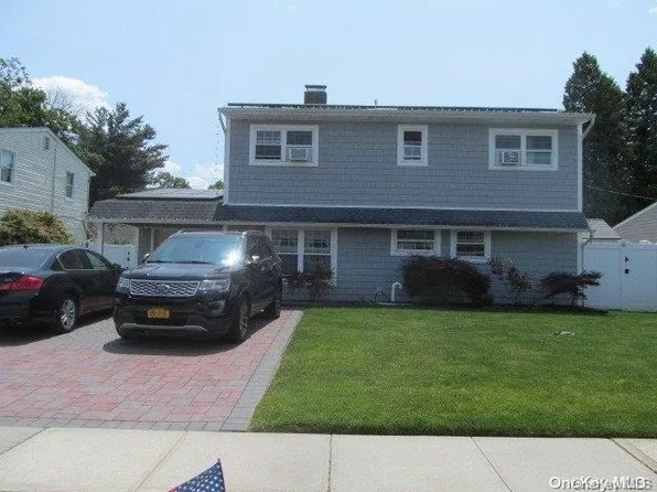 54 Tiptop Lane, Hicksville, NY 11801