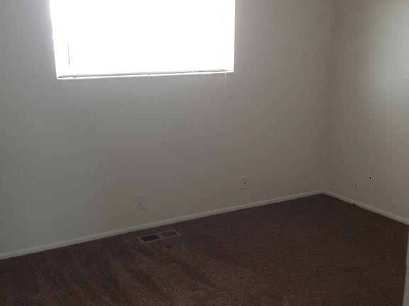 5th image of 547 W Tiffany Town Dr