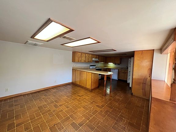 5th image of 108 N Spring Creek Cir