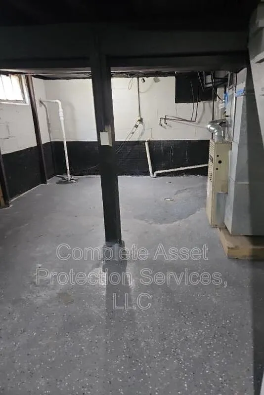 2 bed, 1.0 bath, $1,300 — Photo 2