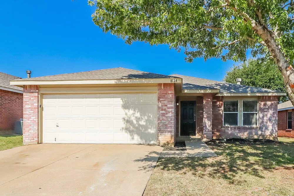 3 bed, 2.0 bath, 1860 sqft, $2,210 — Photo 1
