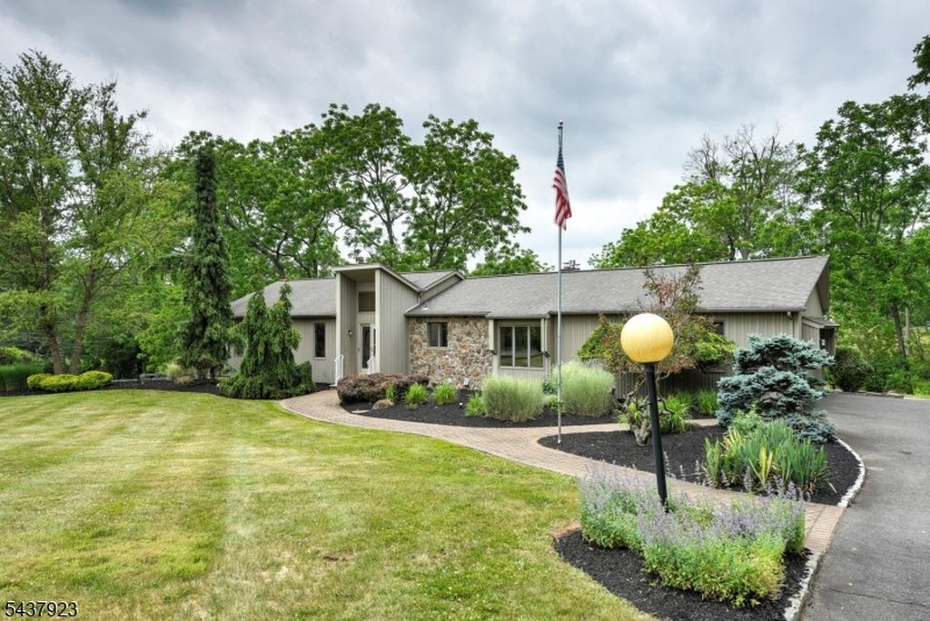 1 Hendrick Rd, Flemington, NJ - View 2