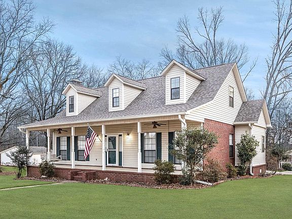 3rd image of 2802 Southgate Dr