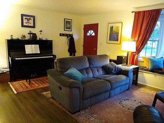 4th image of 22 Elizabeth Ln