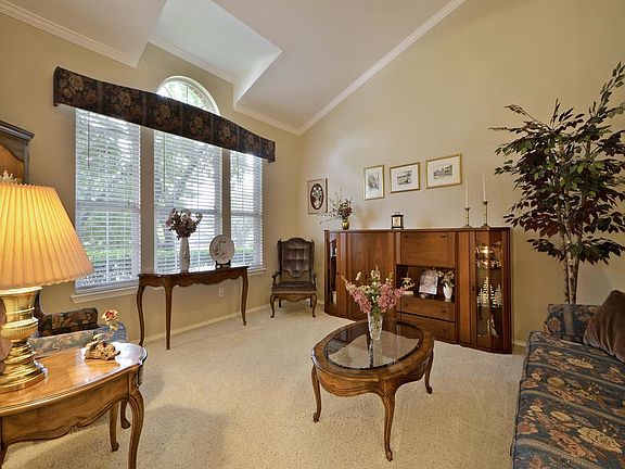 4th image of 1108 Wood Creek Dr