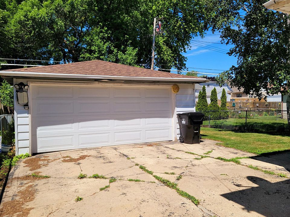 2nd image of 804 Arthur Ave