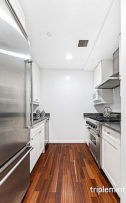 4th image of 400 E 51st St APT 3C