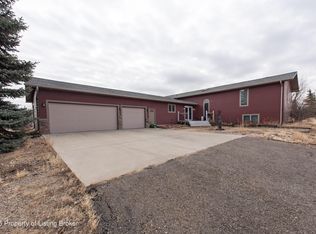 516 1st Ave SW, Dickinson, ND 58601