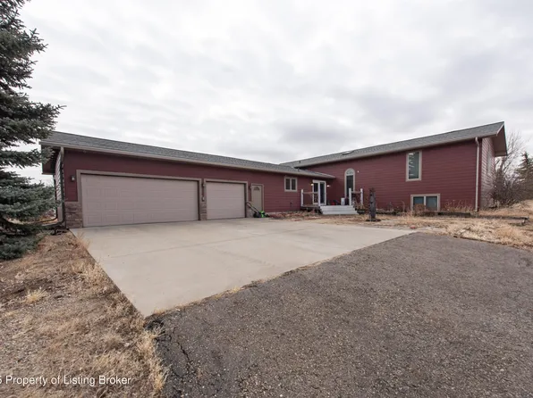 516 1st Ave SW, Dickinson, ND 58601
