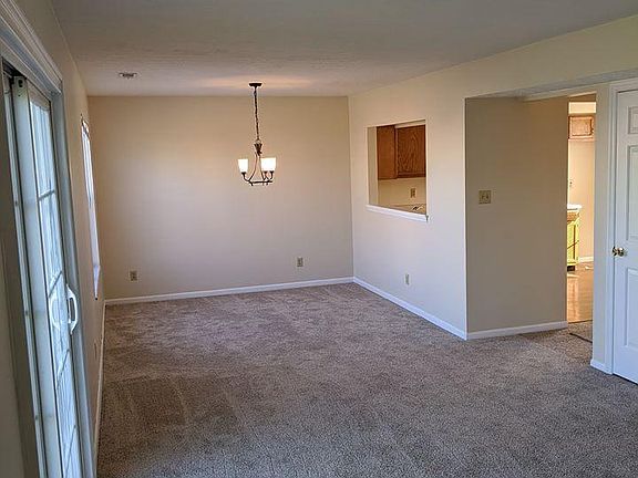 3rd image of 812 Ashley Ct