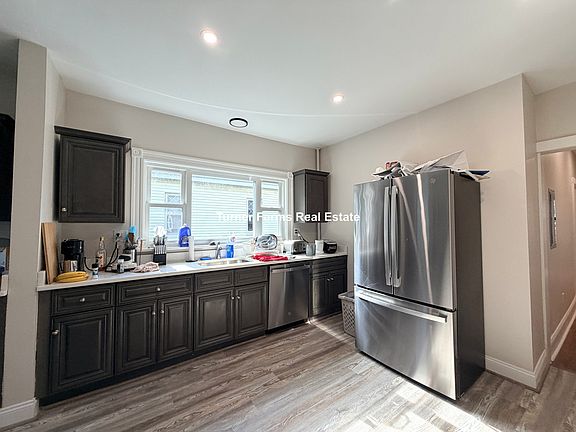 3rd image of 25 Warner St #2Z