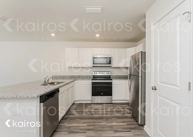 832 Whispering Creek Ave — Photo 6