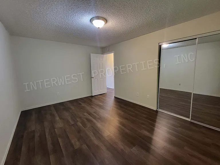 4700 Falls View Ave — Photo 30