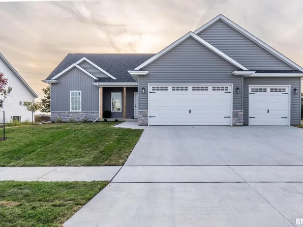 1712 S 5th St, Eldridge, IA 52748