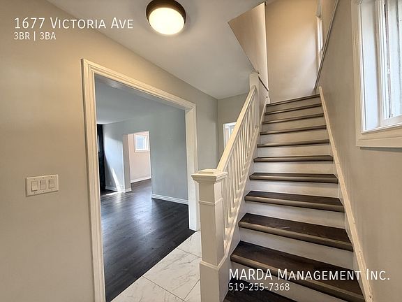 4th image of 1677 Victoria Ave