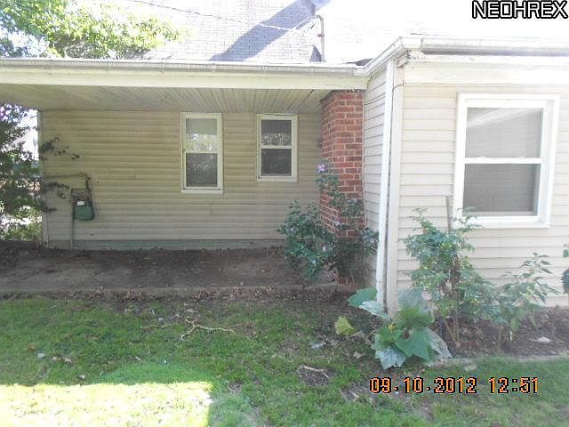 2nd image of 26251 Farringdon Ave