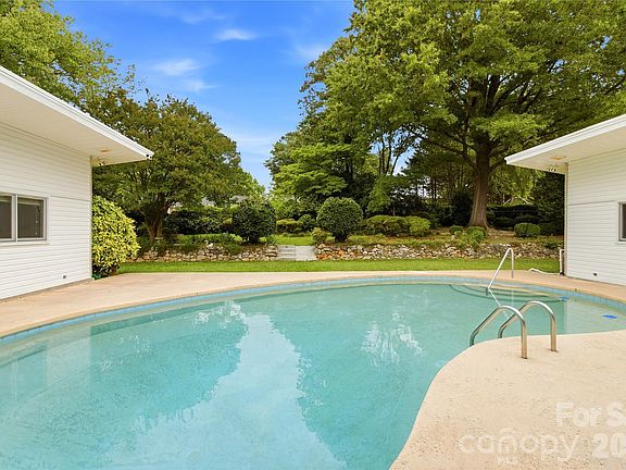 2nd image of 938 Sandswood Dr