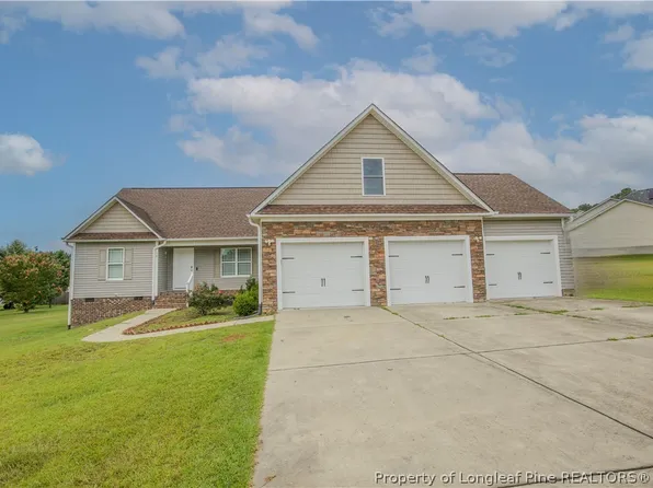 74 Jaylin Oaks Dr, Spring Lake, NC 28390