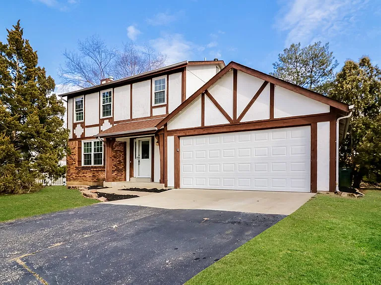 17 Hollow Tree Ct — Photo 2
