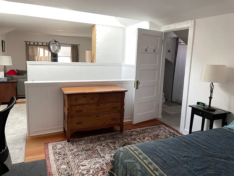 1360 Elizabeth St — Photo 6