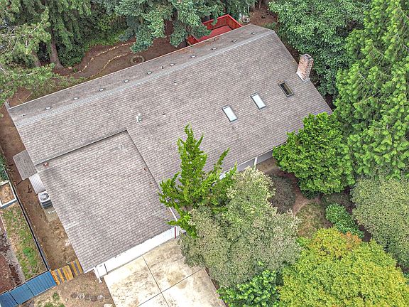 2nd image of 1606 SE 124th Ave