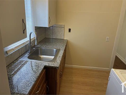 4th image of 309 E Saint John St #1
