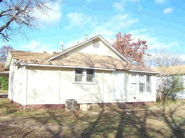 2nd image of 213 W Bean St